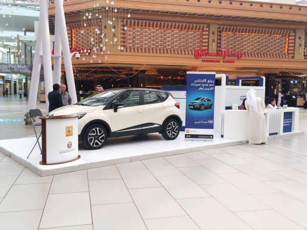 عرض سيارة رينو في بوث البنك الوطني بالافنيوز