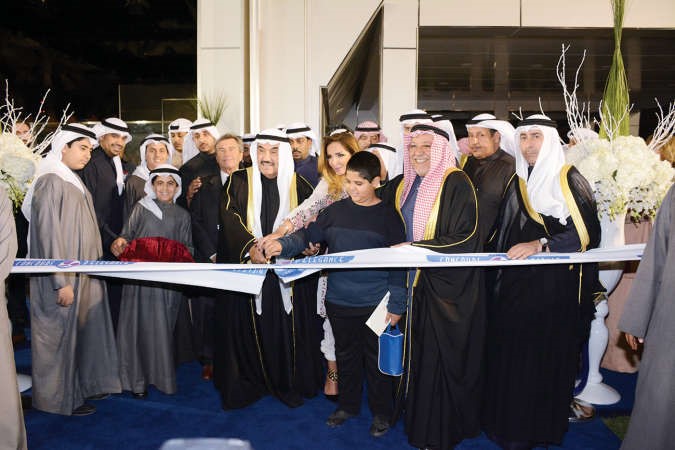 سمو الشيخ ناصر المحمد يقص شريط الافتتاح﻿