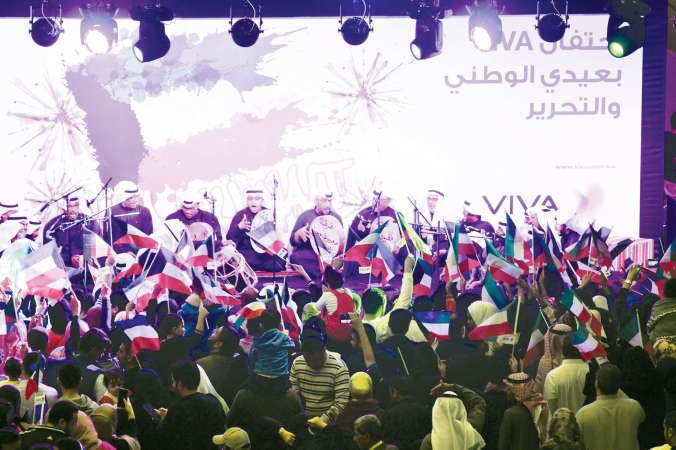 فرقة معيوف مجلي الشعبية خلال المهرجان 