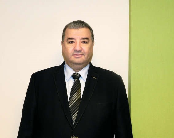  عادل عرفان 