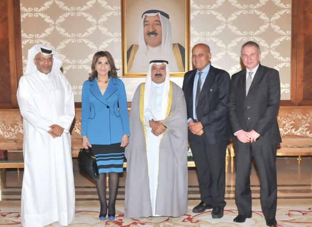 الشيخ ناصر صباح الاحمد مستقبلا البروفيسور مجدي يعقوب ودجاسم السويدي ومارك ردفورد ود فريدة حبيب 