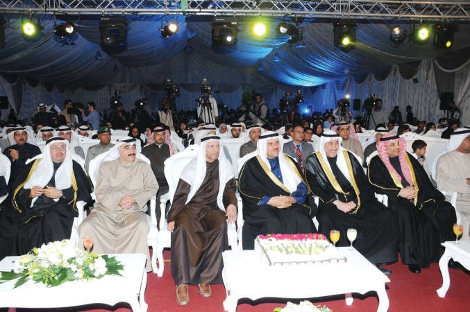 الشيخ سلمان الحمود ويعقوب الصانع ودعادل الفلاح ويوسف مصطفى
﻿﻿والشيخ فيصل الحمود وعبدالوهاب الوزان في مقدمة الحضور﻿