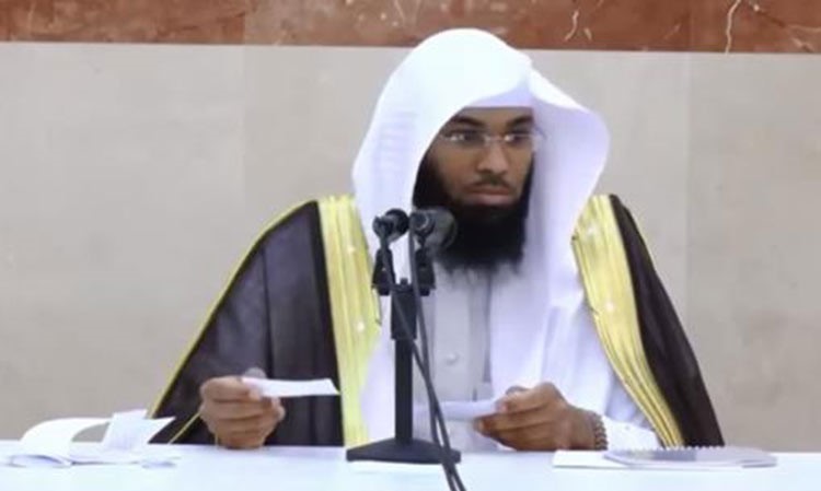 بالفيديو.. داعية سعودي: الأرض ثابتة ولا تدور.. ولو دارت لجاءت الصين إلينا أو لم نصلها أبداً 