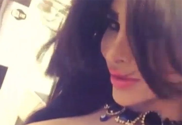 بالصور.. شاب عربي شبيه هيفا وهبي ينشر فيديوهات فاضحة له على انستغرام من مقر اقامته بتايلند