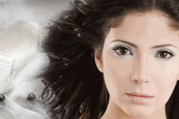 شاهد.. كيف تصرفت منى زكي بعد قتل المصريين في ليبيا؟