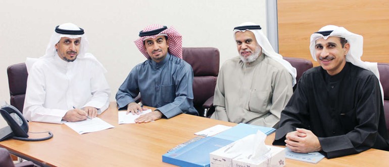 جانب من توقيع عقد الموقع الالكتروني للجمعية الكويتية للوقاية من اخطار الحريق﻿