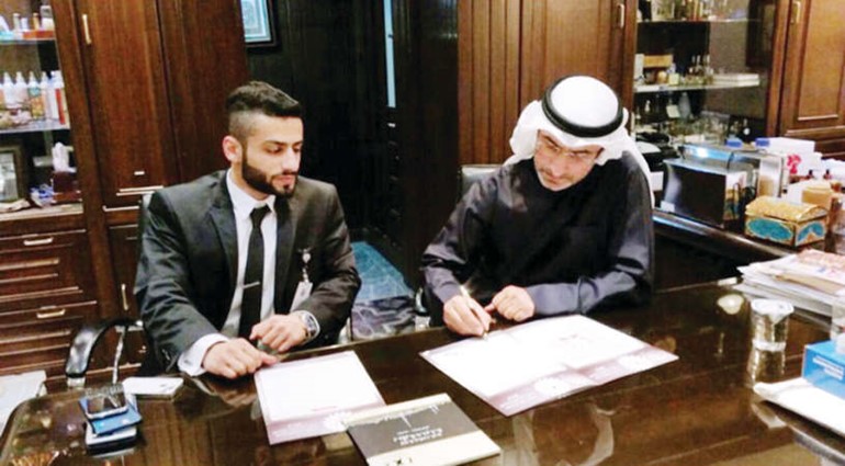 جانب من توقيع الاتفاقية﻿
