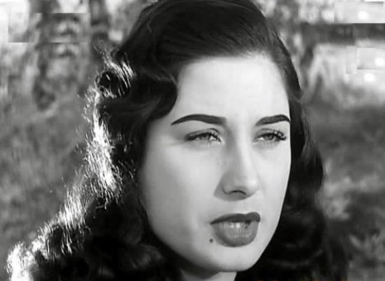فهاهي الفنانة ليلى فوزي تميزت بـشامة ظاهرة على وجهها