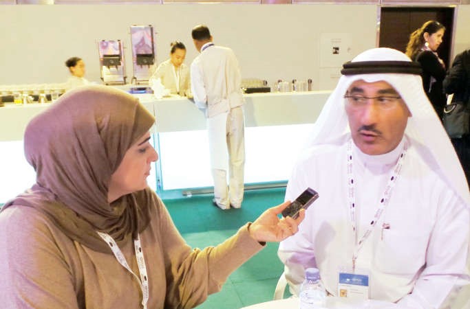 دقيس الدويري متحدثا الى الزميلة حنان عبدالمعبود