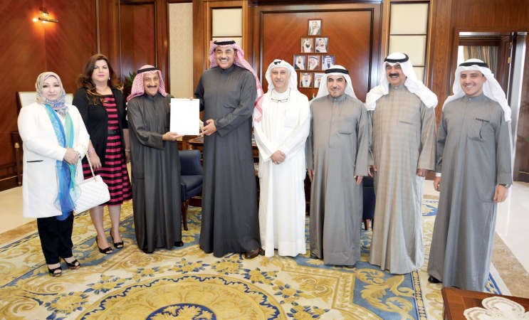  الشيخ صباح الخالد مستقبلا وفد كلية العلوم الاجتماعية