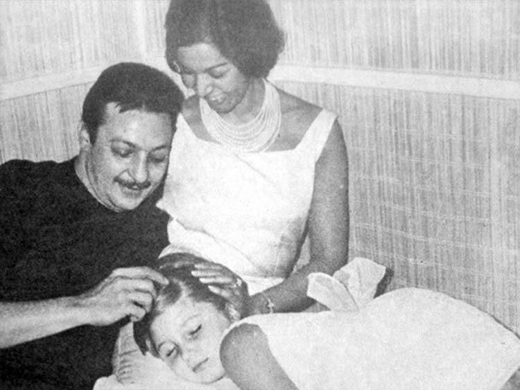 صورة نادرة لأول أحفاد رشدي أباظة