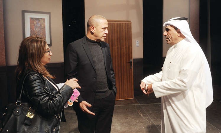 النجم اشرف عبدالباقي متحدثا للزميلين مفرح الشمري وخلود ابو المجد﻿
