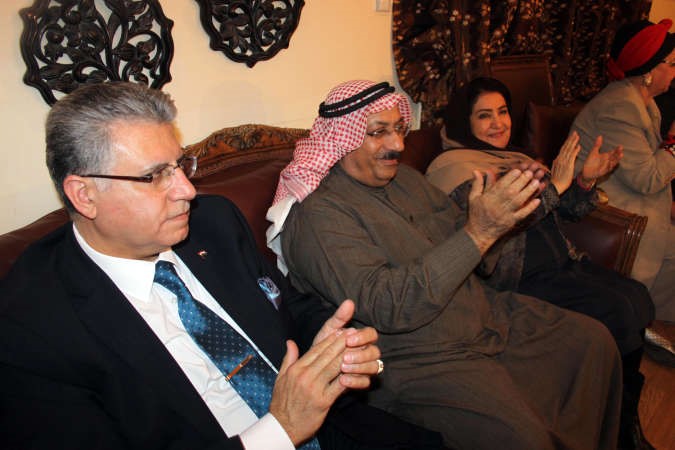 دعايد المناع يتوسط دليلي السبعان و ددنيال بولس رئيس الجالية السورية﻿
