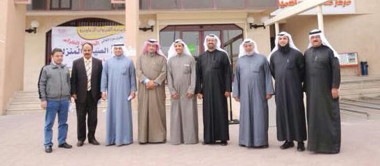 زيد العازمي واعضاء مجلس الادارة مع عدد من الصحافيين﻿