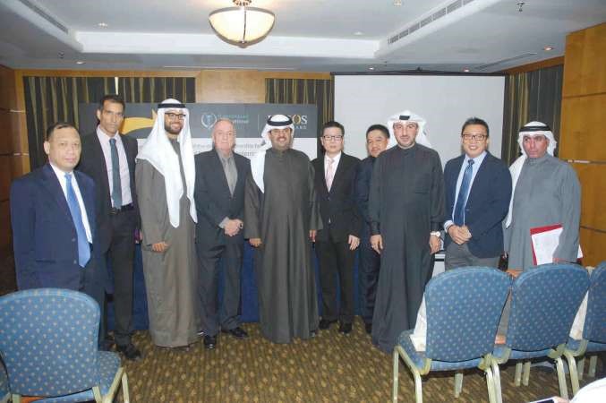 الشيخ دعيج الخليفة حضر توقيع العقد بين الجانبينهاني عبدالله 