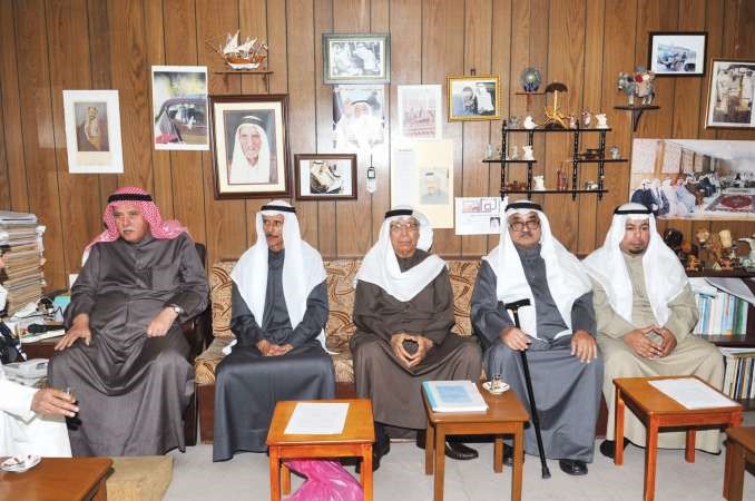 ديعقوب الغنيم وابراهيم الشطي وجمعة ياسين وبعض الحضور