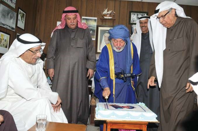 قطع كيكة الاحتفال بـ المبطط الكبدي	قاسم باشا﻿