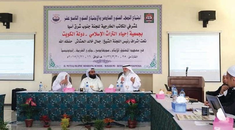 جمال الحشاش متوسطا المشاركين في اجتماع ملتقى المكاتب الخارجية﻿