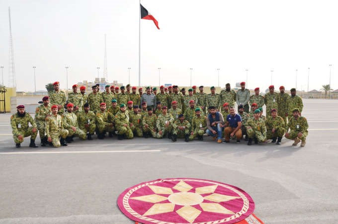1 اللواء الركن مهاشم الرفاعي متوسطا المشاركين في البيان العملي للشرطة العسكرية 