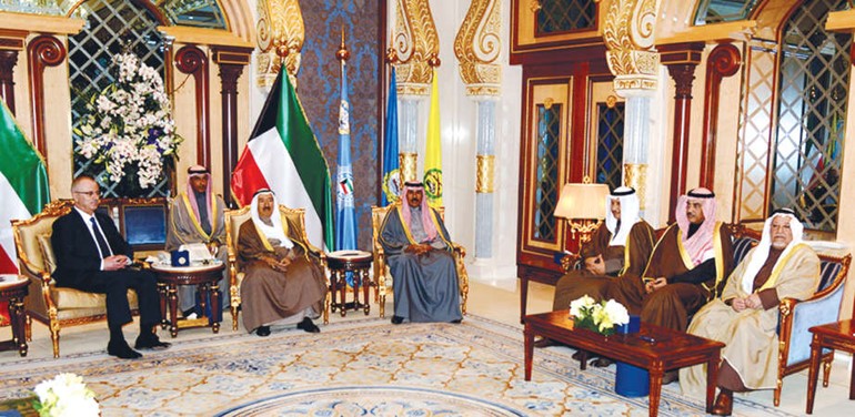 صاحب السمو الامير الشيخ صباح الاحمد وسمو ولي العهد الشيخ نواف الاحمد وسمو الشيخ جابر المبارك والشيخ صباح الخالد والشيخ علي الجراح﻿﻿ورئيس وزراء فلسطين درامي الحمدالله﻿