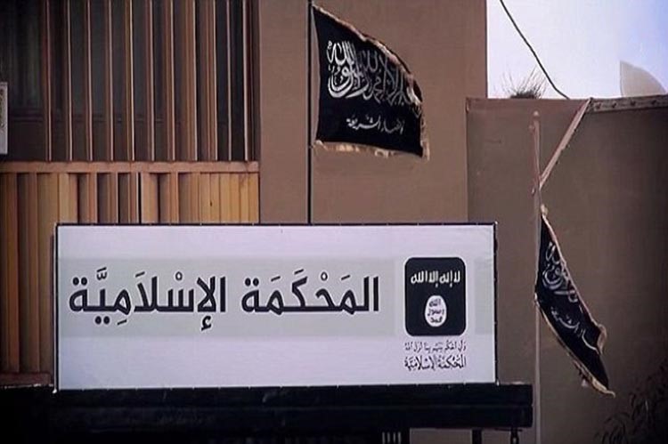 بالفيديو والصور.. استعراض سيارات شرطة داعش الحديثة الطراز في شوارع بنغازي