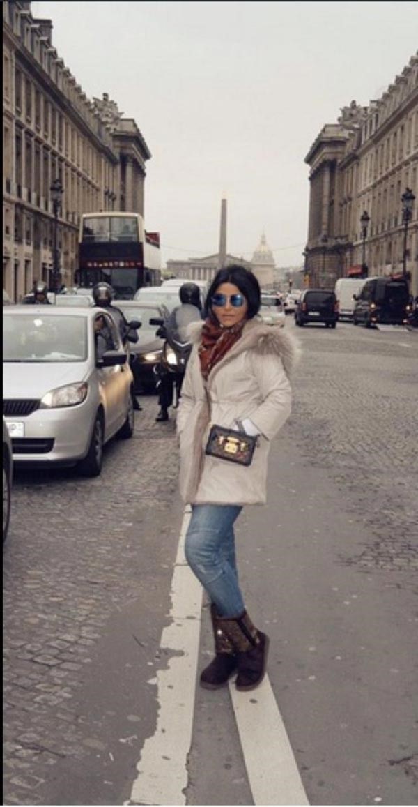 بالصور.. أحلام تنشر صورها في باريس بـ "لوك" هيفاء