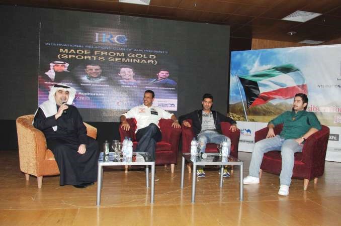 عبدالله المزين ووليد علي ويوسف الربيعان ومحمد حيات في الندوة قاسم باشا