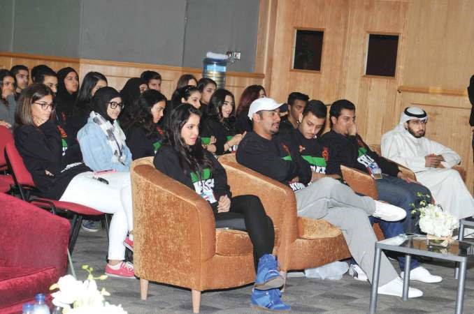 متابعة من طلبة الجامعة الاميركية