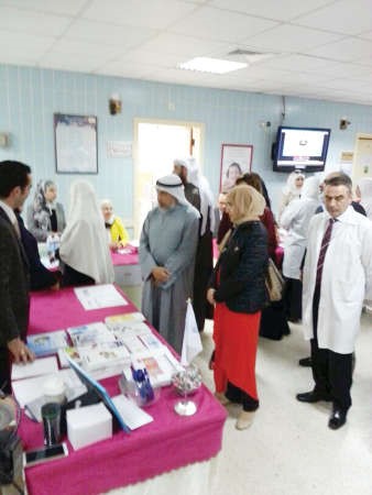 عبدالعزيز الفرهود وصديقة بوعليان وجولة في المعرض 