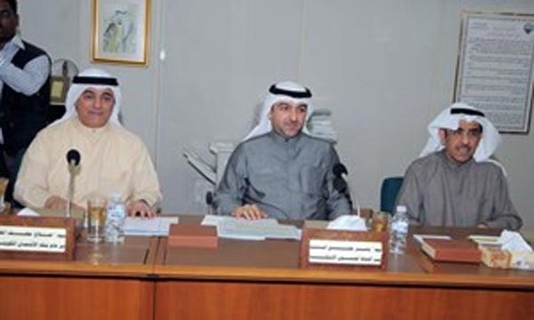 ياسر ابل وصلاح المضف اثناء اجتماع اللجنة