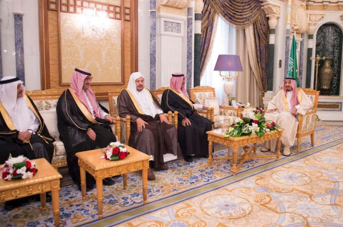 خادم الحرمين الشريفين الملك سلمان بن عبدالعزيز يلقي توجيهاته الى اعضاء مجلس الشورى الجدد في الرياض امسواس 