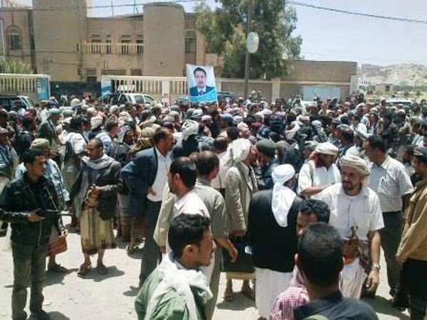 قبائل «شبوة» تغلق حدودها مع «البيضاء» وتدعو الحوثيين إلى فك حصار هادي وبحاح