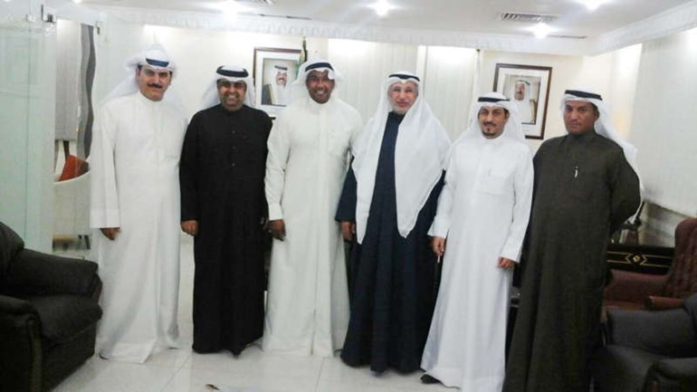 حمد المعضادي مع اعضاء النقابة 