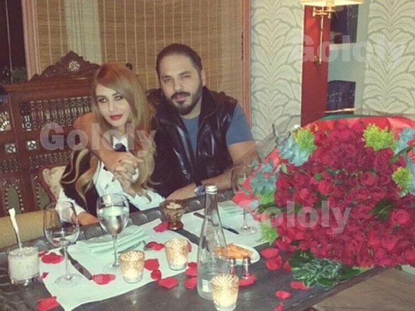 الورود تغلف عشاء رامي عياش مع زوجته.. شاهد