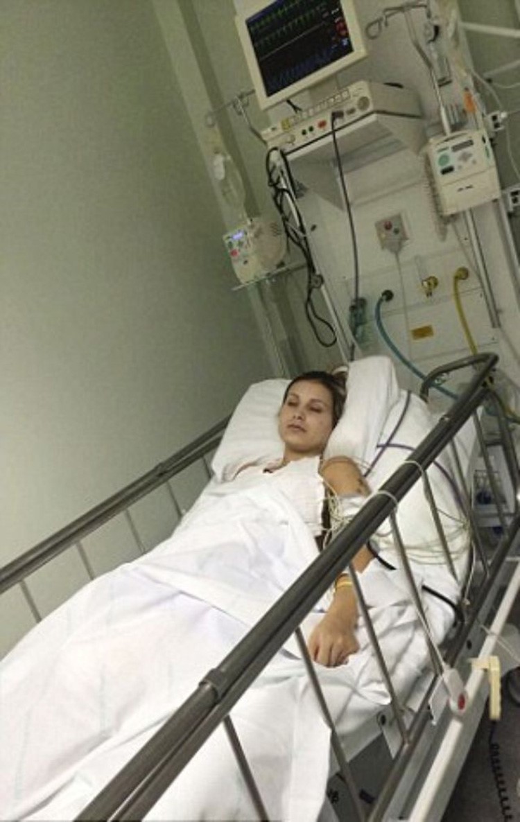 صورة: عارضة أزياء برازيلية أرادت بتر أصابع قدمها لتبدو أكثر جمالا والنتيجة