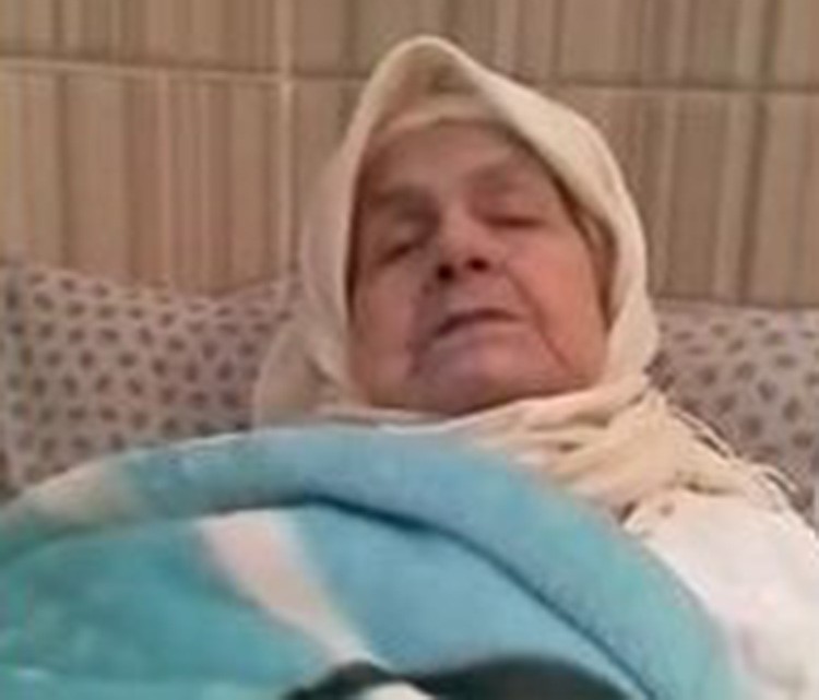 بالفيديو.. مغربية مصابة بالزهايمر تنسى كل شئ ولا تتذكر سوى القرآن الكريم فقط !