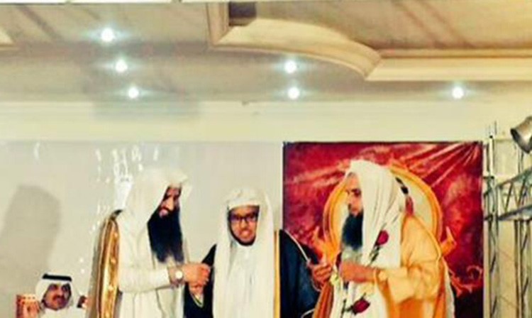 بالصور.. سعودي يهدي لابنه "يوكن" بمناسبة تخرجه من كلية الطب وإتمامه حفظ القرآن