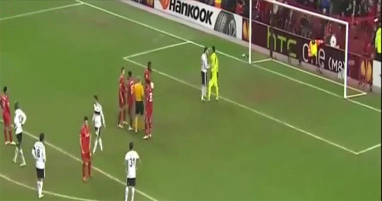 بالفيديو.. بالوتيلي يُثير الجدل بتنفيذه ركلة جزاء رغماً عن زميله!