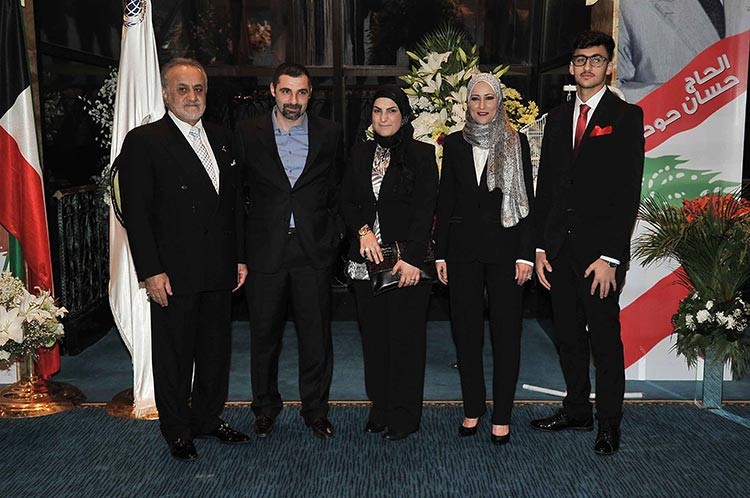 سهيل مروة والزميلة دارين العلي يباركان لحسان حوحو