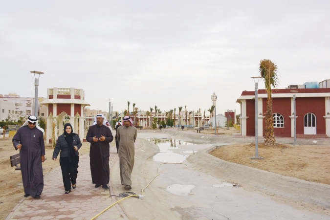 نبيلة الخليل خلال الجولة التفقدية في منطقة القيروان