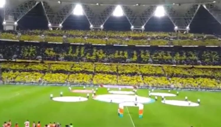 بالفيديو.. جماهير الاتحاد تبهر العالم بتيفو "حبيبي يا رسول الله" 