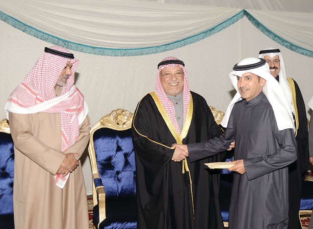 الجراح مكرما احد الفائزين ﻿