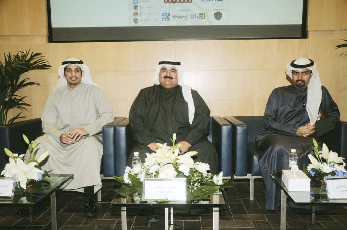 بندر الراشد وعبد الله الهاجري وعبد الرحمن المطيري خلال اللقاء محمد خلوصي
