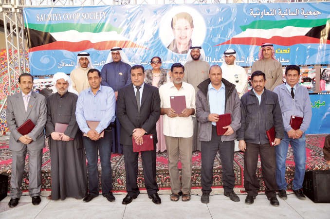 تكريم ممثلي الجهات المشاركةاحمد علي﻿