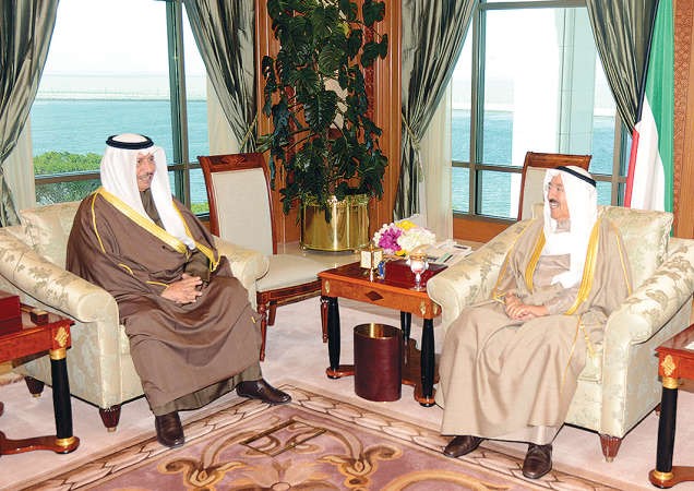 صاحب السمو الامير الشيخ صباح الاحمد مستقبلا سمو الشيخ جابر المبارك﻿
