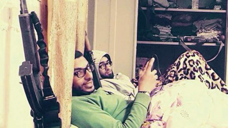 صورة نشرها المصري المنضم لـ داعش اسلام يكن على تويتر تظهره مع محمود الغندور