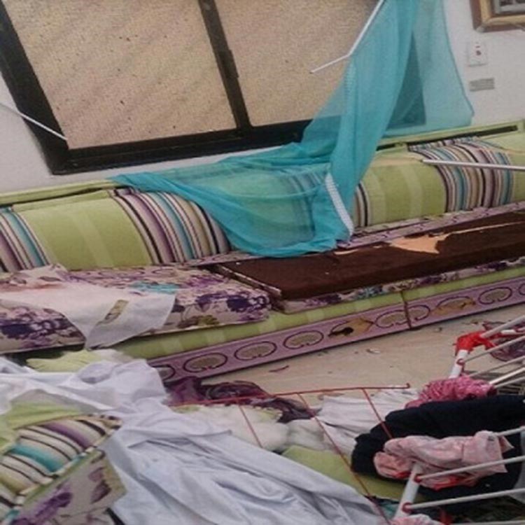 بالصور.. سعودية تنتقم من زوجها لاقترانه بأخرى بتحطيم أثاث منزل "ضرتها" وكتابتها: زقوم وسم هاري