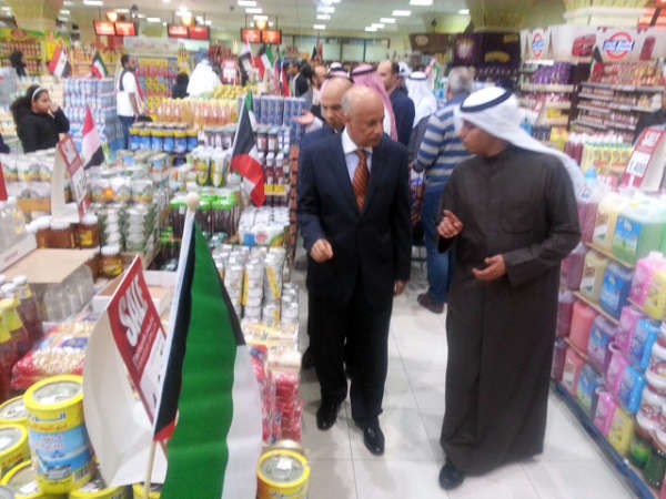 السفير المصري في جولة بالمهرجان﻿