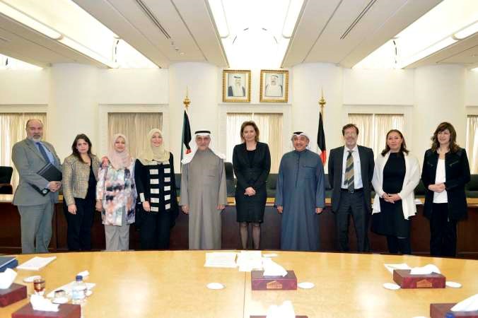 رئيس مجلس الامة بالانابة احمد لاري خلال استقباله وفدا من المنظمة الدولية للهجرة بحضور د عبدالحميد دشتي﻿