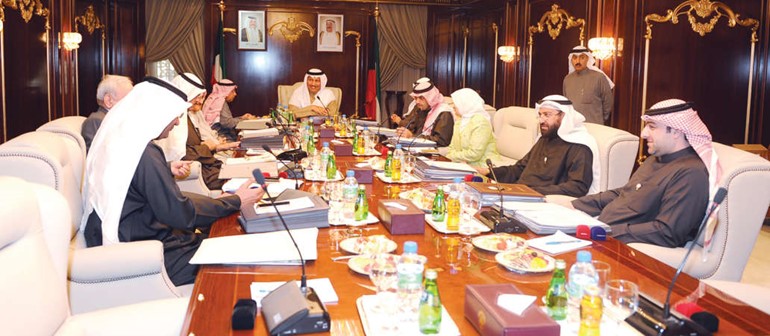 سمو رئيس مجلس الوزراء الشيخ جابر المبارك مترئسا جلسة امس 
